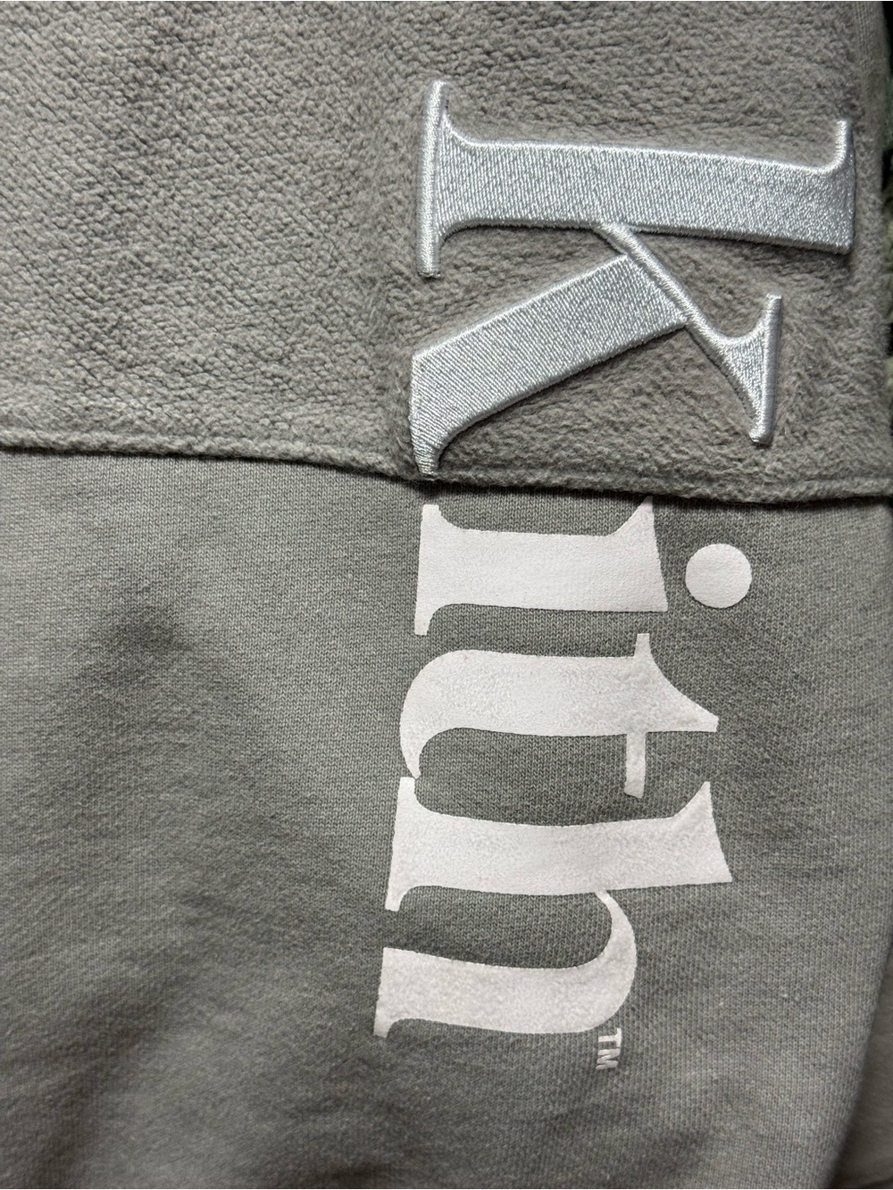Kith Light Gray Men's Crewneck Sweatshirt. Men’s Large - Picture 3 of 5